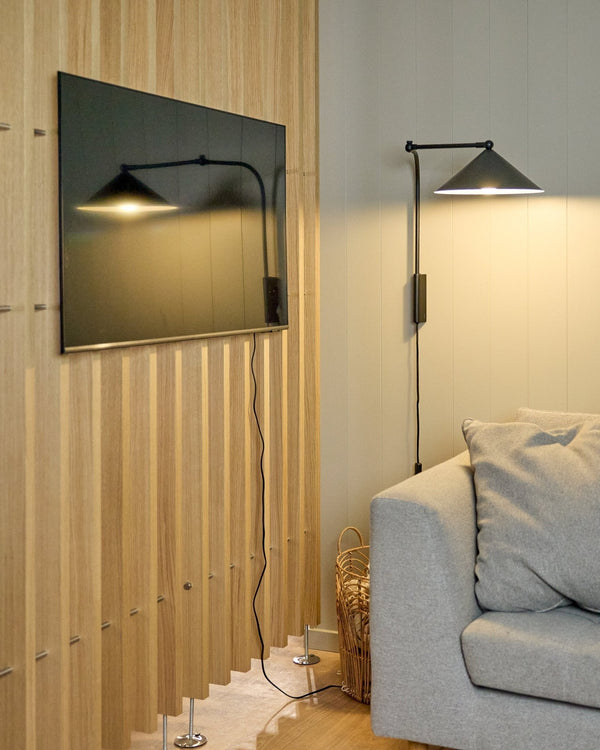 Nell TV-Mount in use