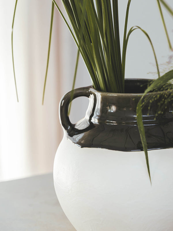 Marigold Vase in Evergreen detail