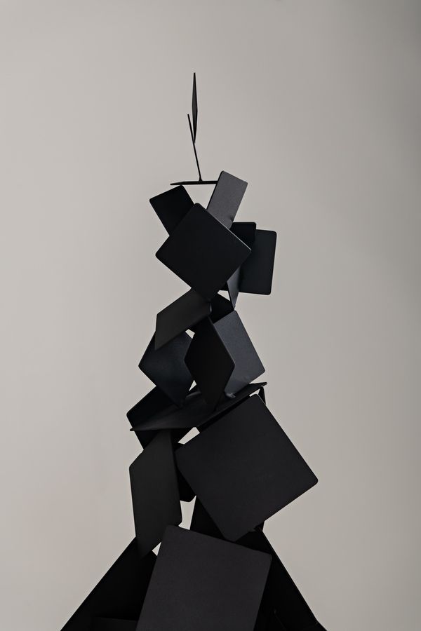 Travellers Art on Metal Plinth – ART100